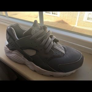 Nike Huarache women’s/youth